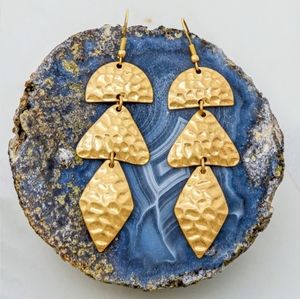 Gold triple hammered geo shape linear earrings.